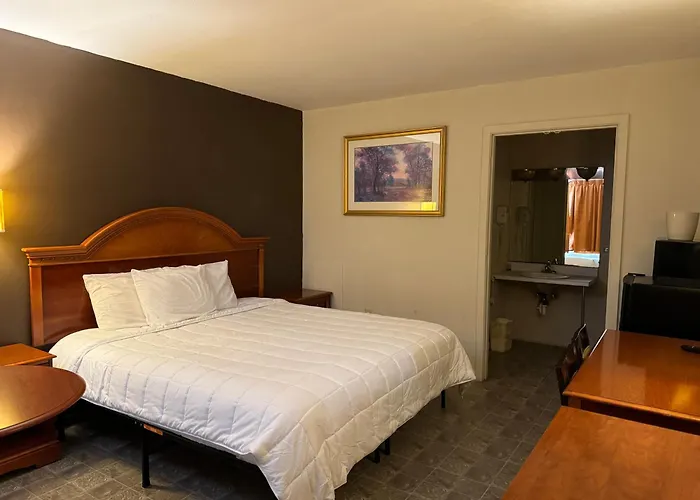 Country Club Inn & Suites
