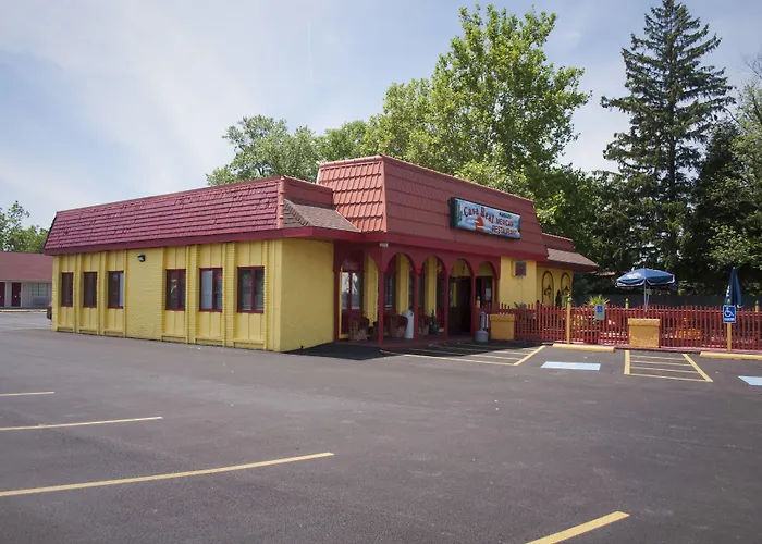 Econo Lodge Inn & Suites Sandusky South